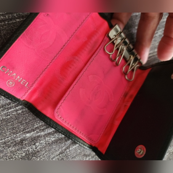 2 PIECES of CHANEL Cambon Signature Long Leather Wallet and Key Holder - Picture 7 of 8